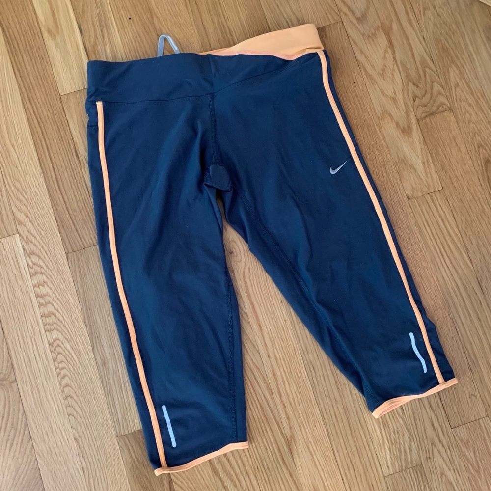 Women’s Nike Dri-Fit cropped athletic leggings - M